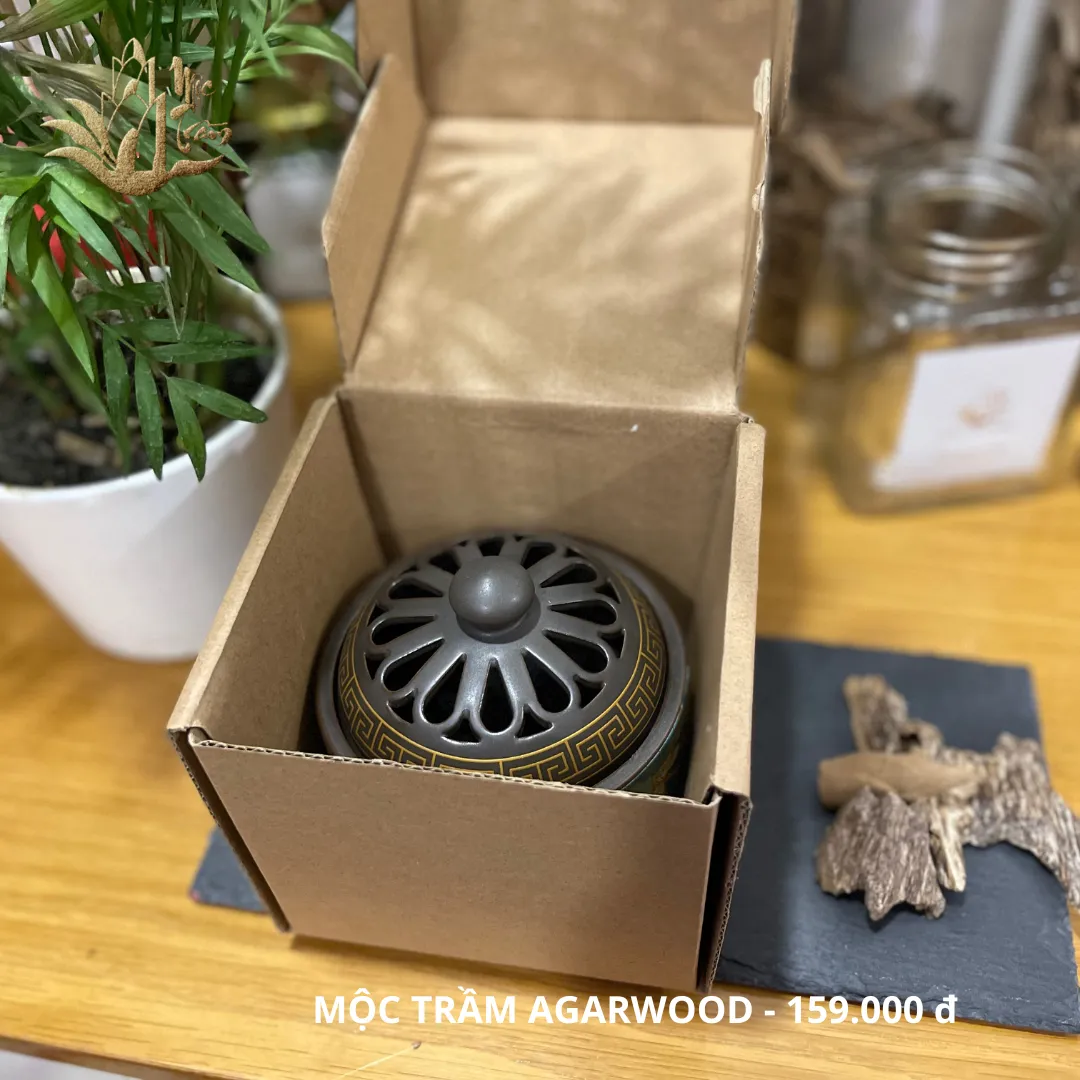 LOTUS CERAMIC AGARWOOD INCENSE BURNER – PREMIUM HANDCRAFTED OUD BURNER WITH HEAT-RESISTANT PAD